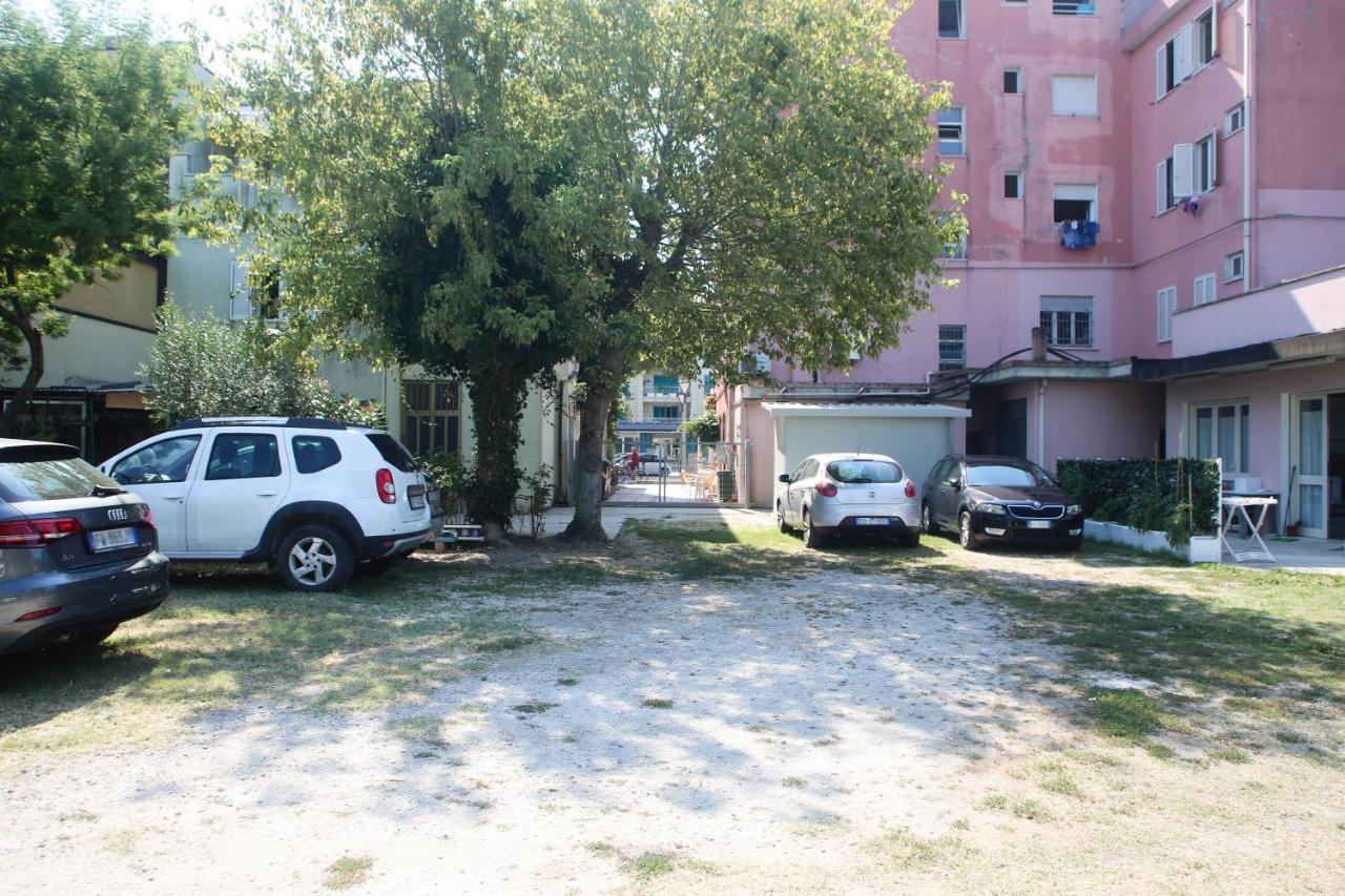 Hotel Serafini Misano Adriatico Exterior photo
