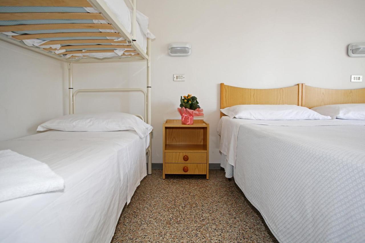 Hotel Serafini Misano Adriatico Exterior photo
