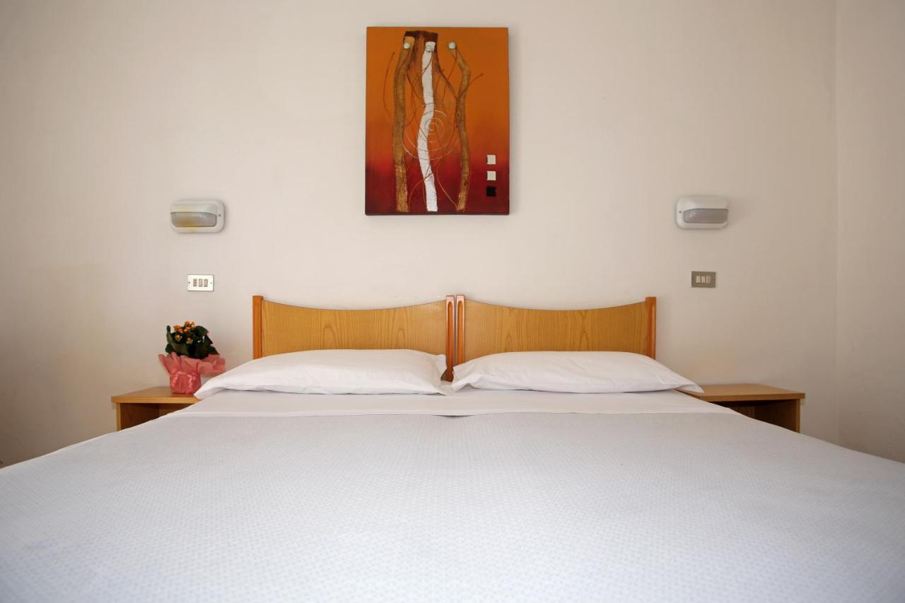 Hotel Serafini Misano Adriatico Exterior photo