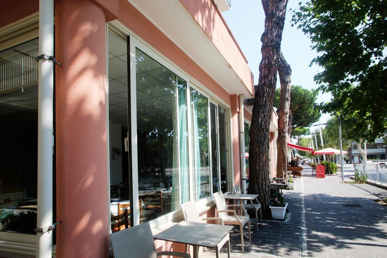 Hotel Serafini Misano Adriatico Exterior photo