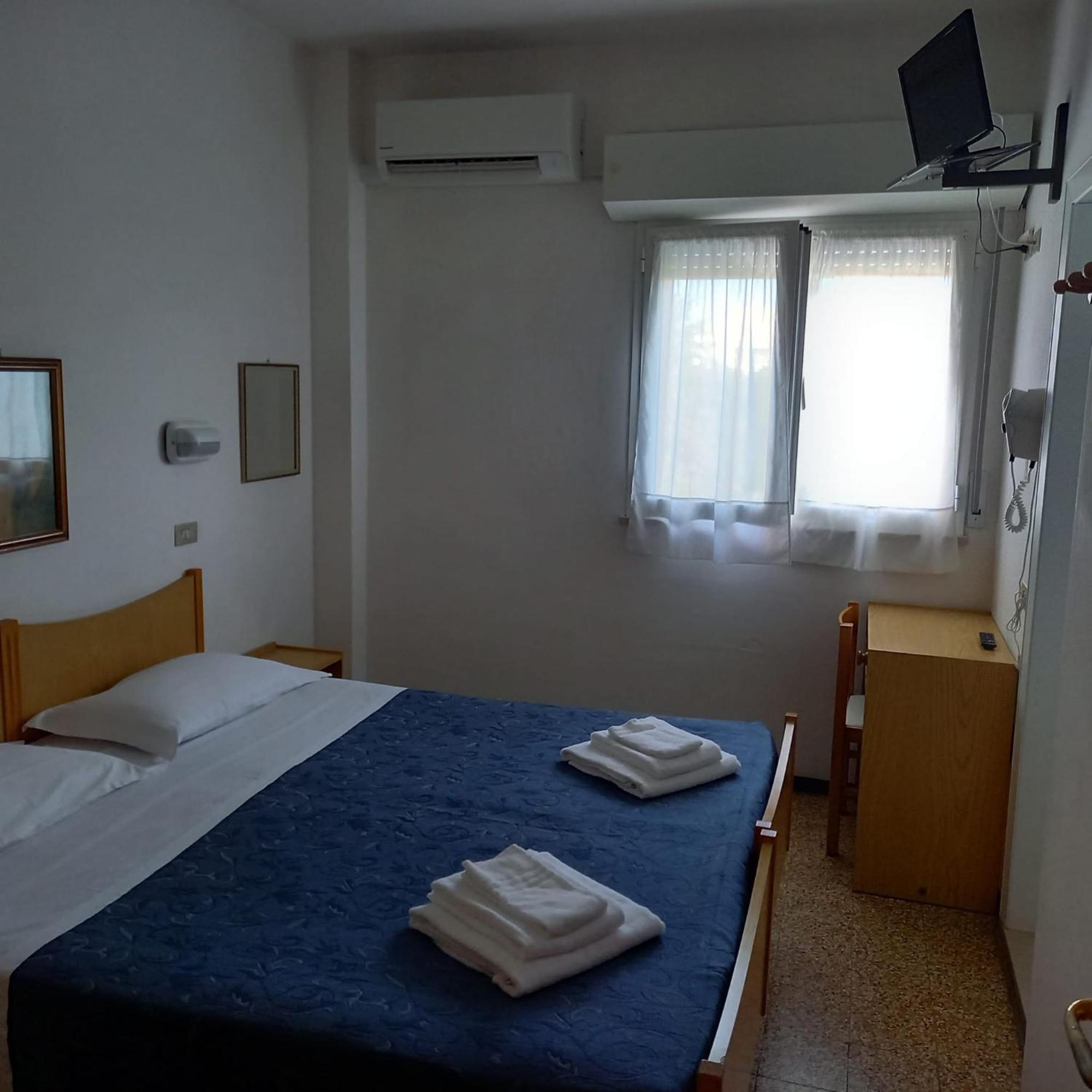Hotel Serafini Misano Adriatico Exterior photo
